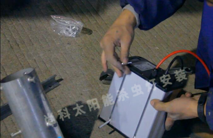 TDZ40高桿太陽能殺蟲燈電池安裝 TDZ40高桿太陽能殺蟲燈電池安裝